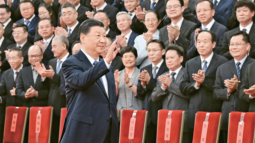 习近平：朝着建成科技强国的宏伟目标奋勇前进